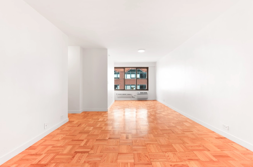 Fourth Avenue - Photo 2