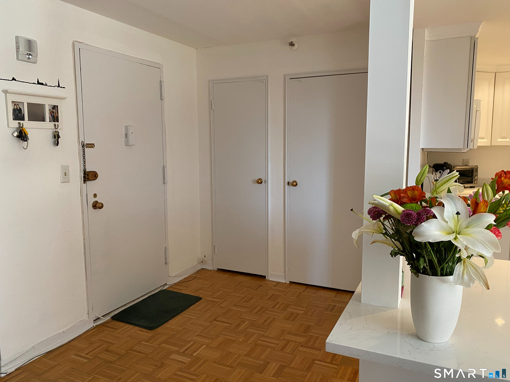 143 Hoyt Street - Photo 2