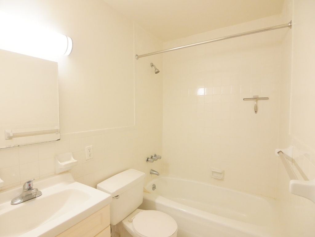 440 East 88th Street - Photo 6