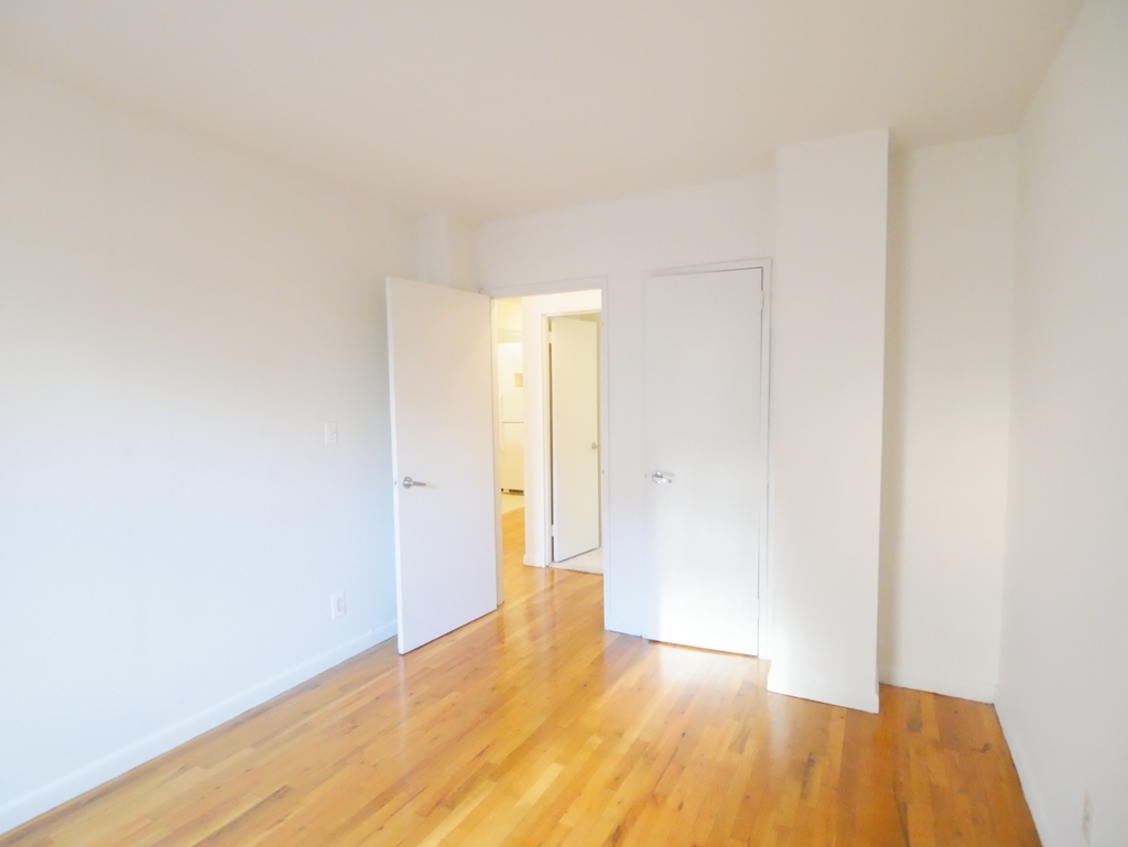 440 East 88th Street - Photo 9