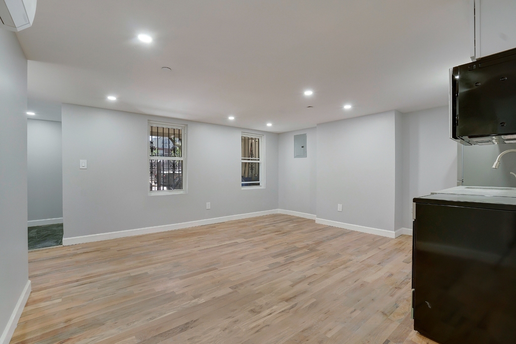 75 Woodbine Street - Photo 1