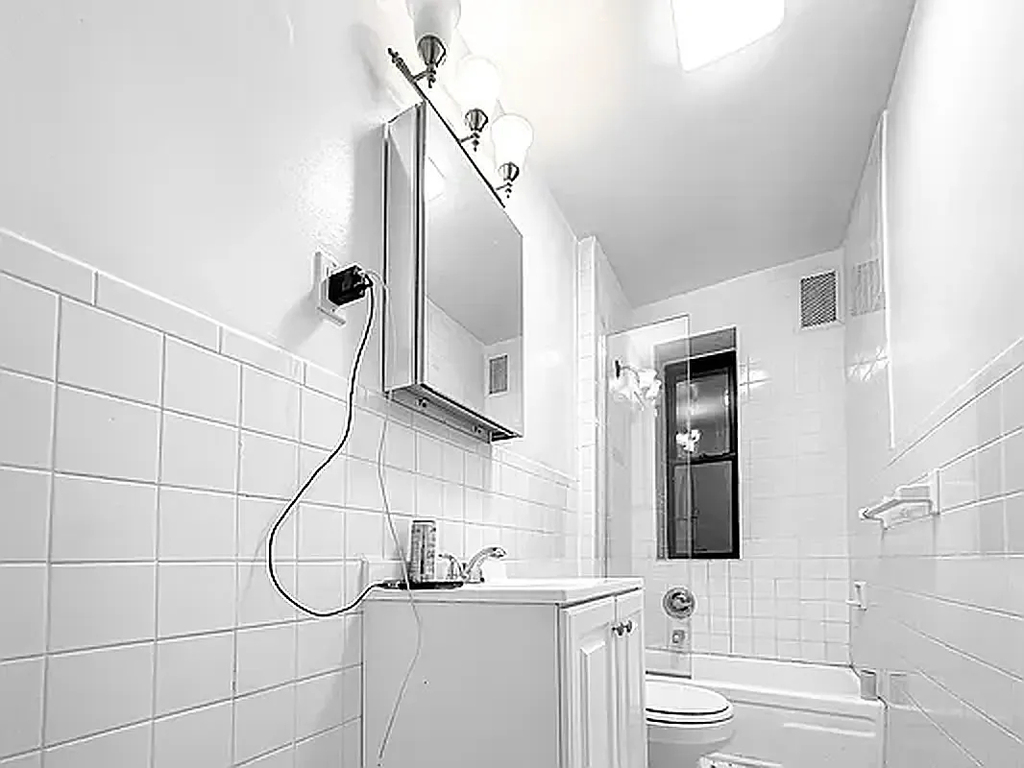 East 58th Street/ 2nd ave - Photo 4