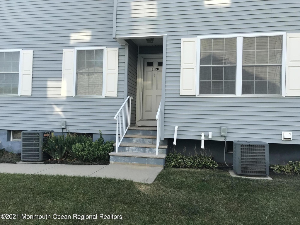 112 Morris Avenue - Photo 2