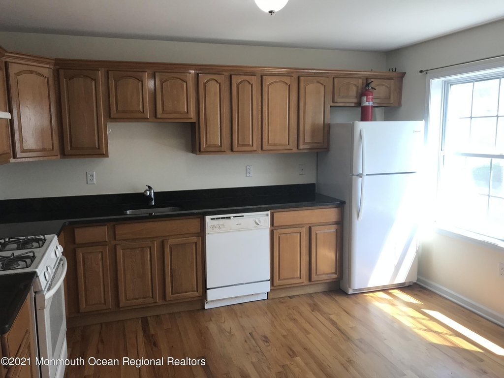 112 Morris Avenue - Photo 3