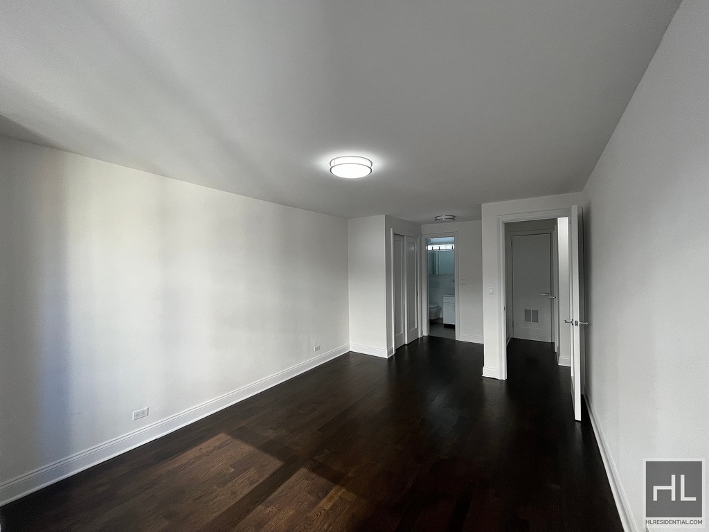 5 Avenue - Photo 3