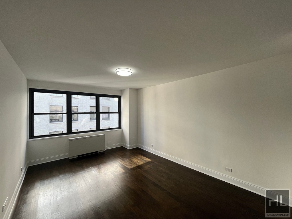 5 Avenue - Photo 0