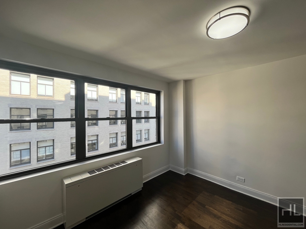 5 Avenue - Photo 1