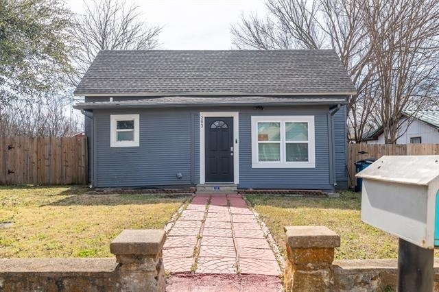 203 W Purdom Avenue - Photo 1