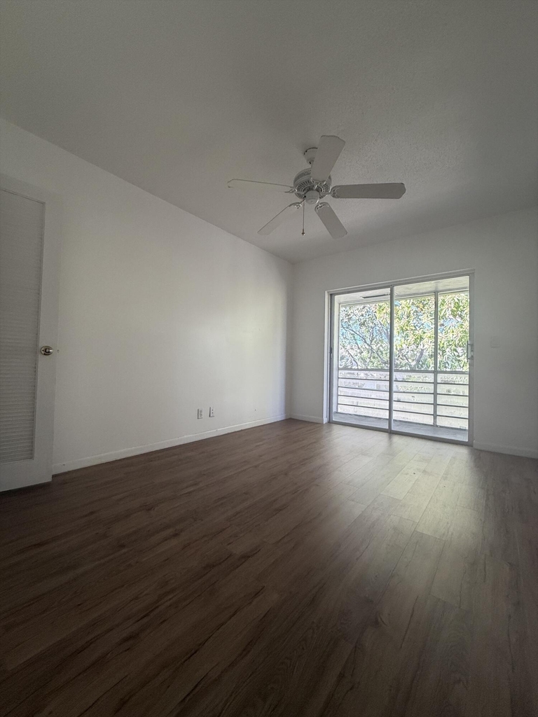 64 Norwich C - Photo 9