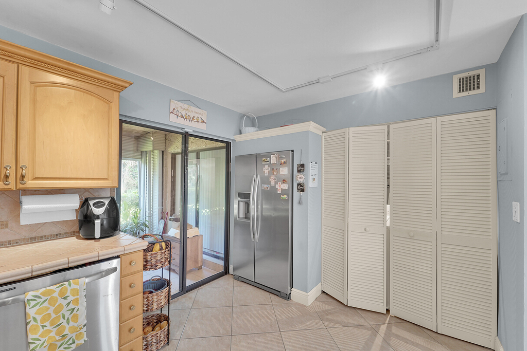 261 Wimbledon Lake Drive - Photo 5
