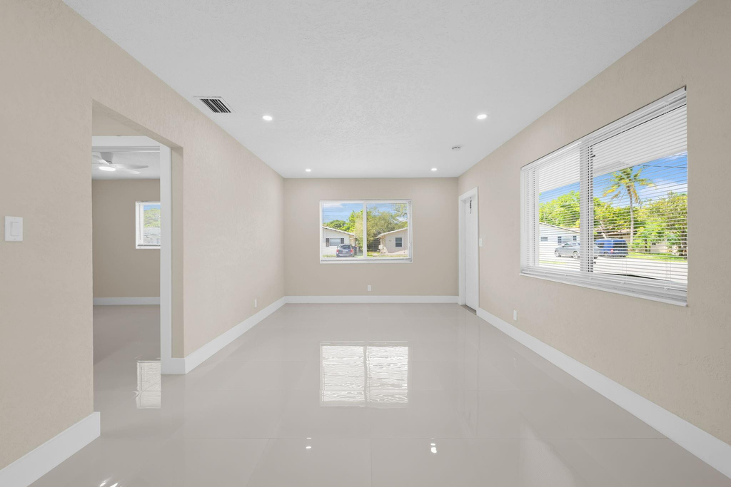 832 Ne 12th Avenue - Photo 1