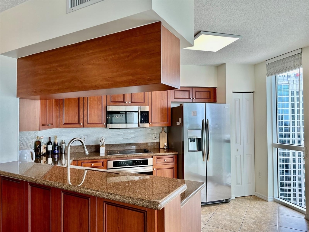 347 N New River Drive E - Photo 12