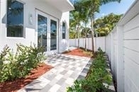 1617 Ne 8th Street - Photo 2