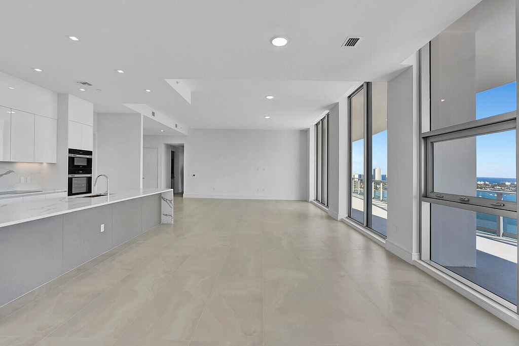 220 Lake Shore Drive - Photo 2