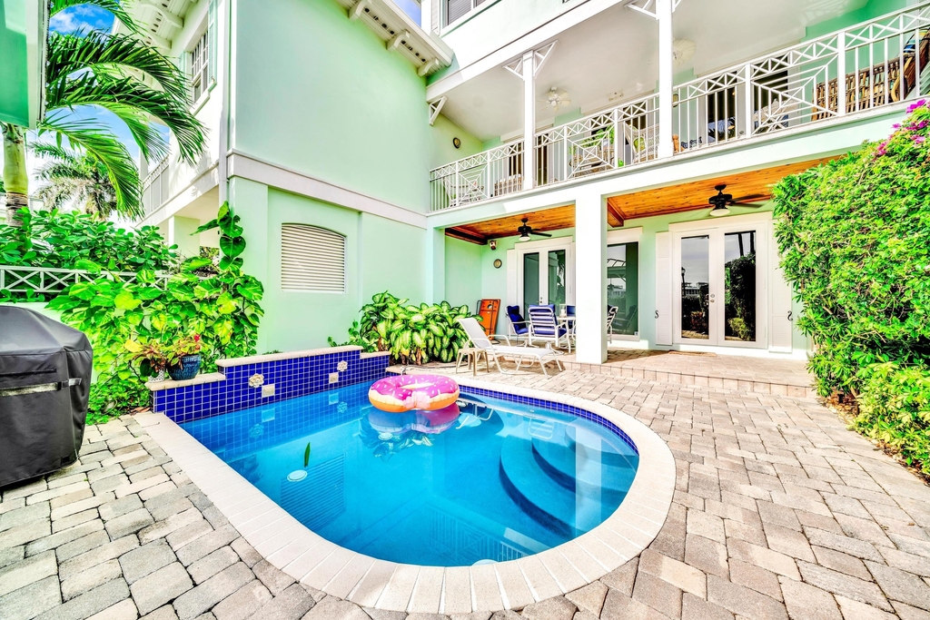 138 Marine Way - Photo 2