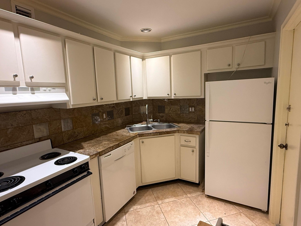 136 Ne 19th Court - Photo 4