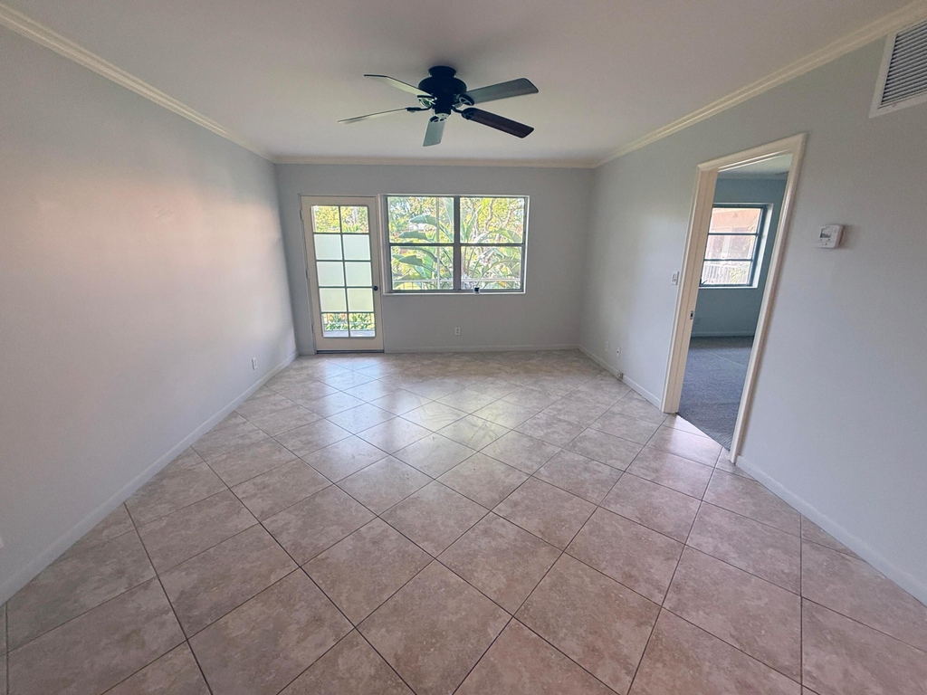 136 Ne 19th Court - Photo 2