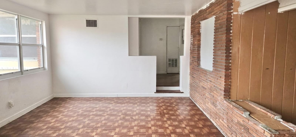 2325 Johnson Street - Photo 2