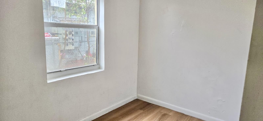 2325 Johnson Street - Photo 12