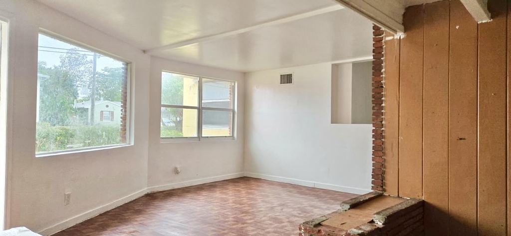 2325 Johnson Street - Photo 5