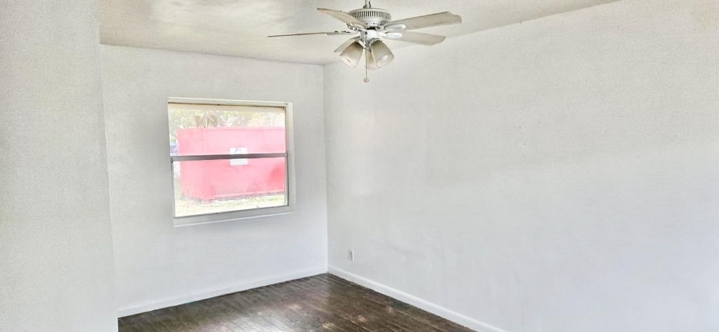 2325 Johnson Street - Photo 10