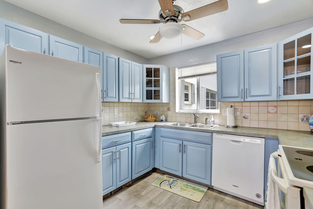 999 N Riverside Drive - Photo 5