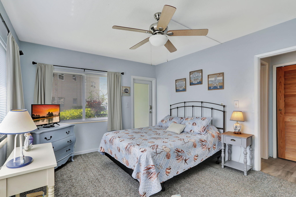 999 N Riverside Drive - Photo 10