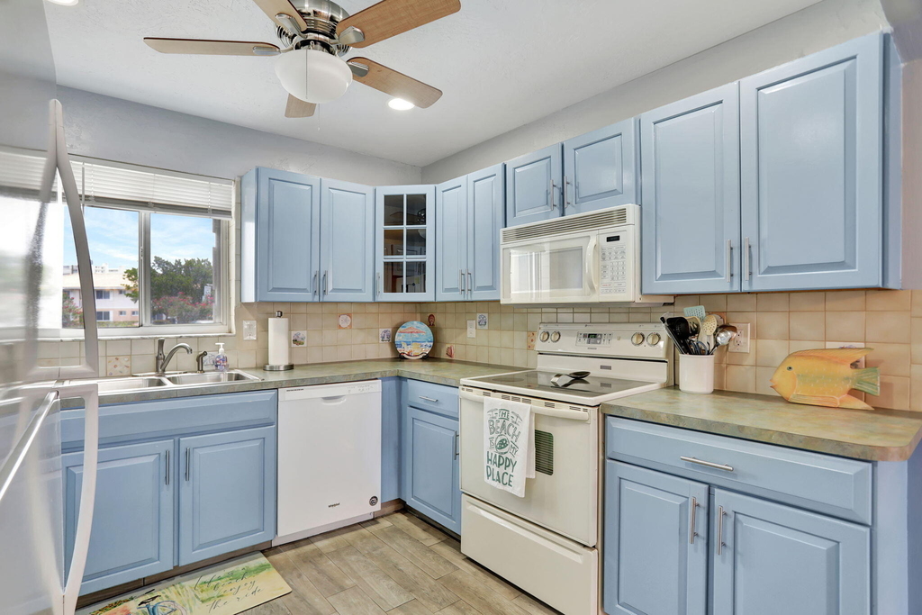 999 N Riverside Drive - Photo 6
