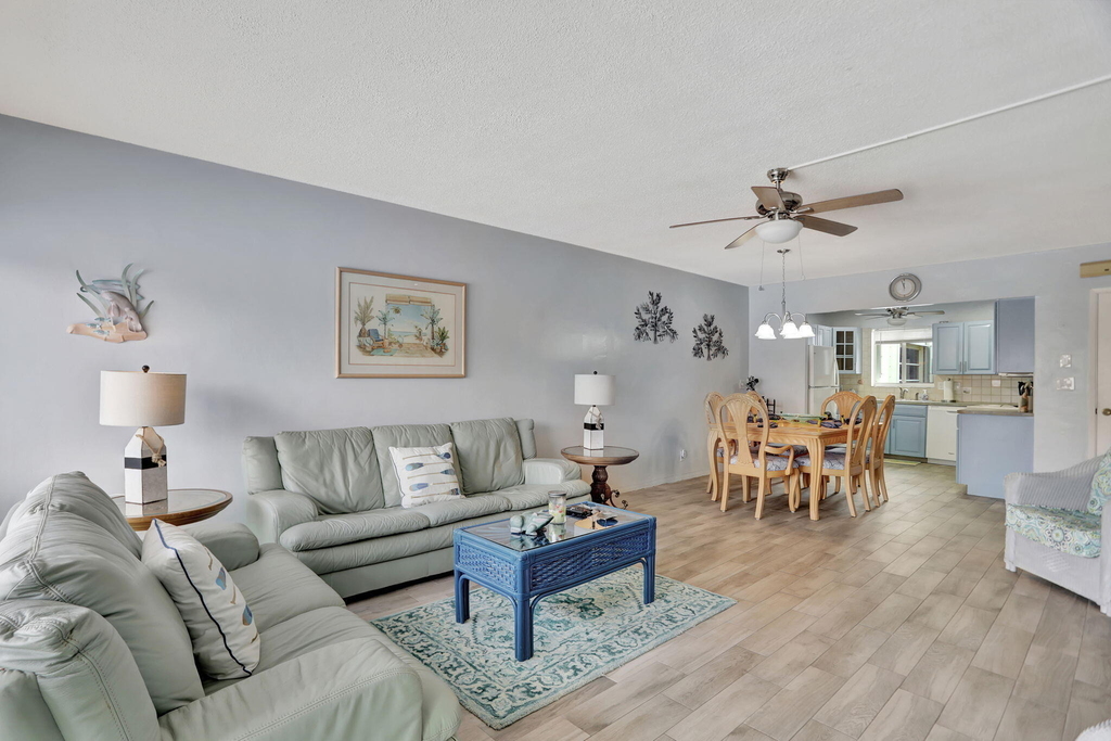 999 N Riverside Drive - Photo 2