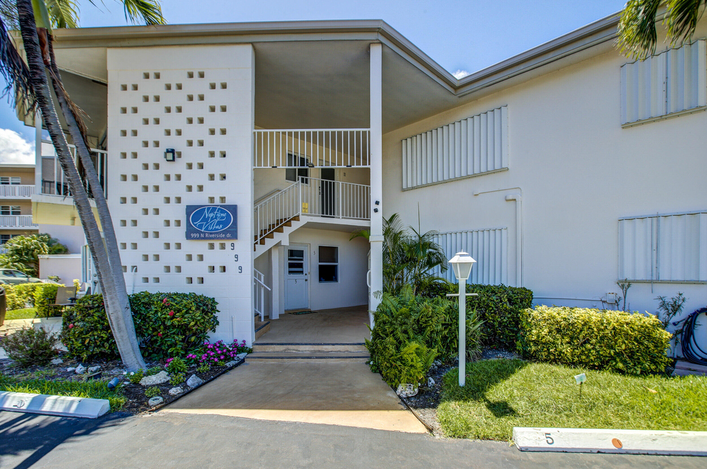 999 N Riverside Drive - Photo 1
