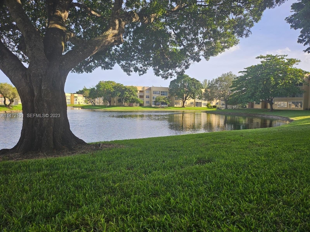 5940 Nw 64th Avenue - Photo 6