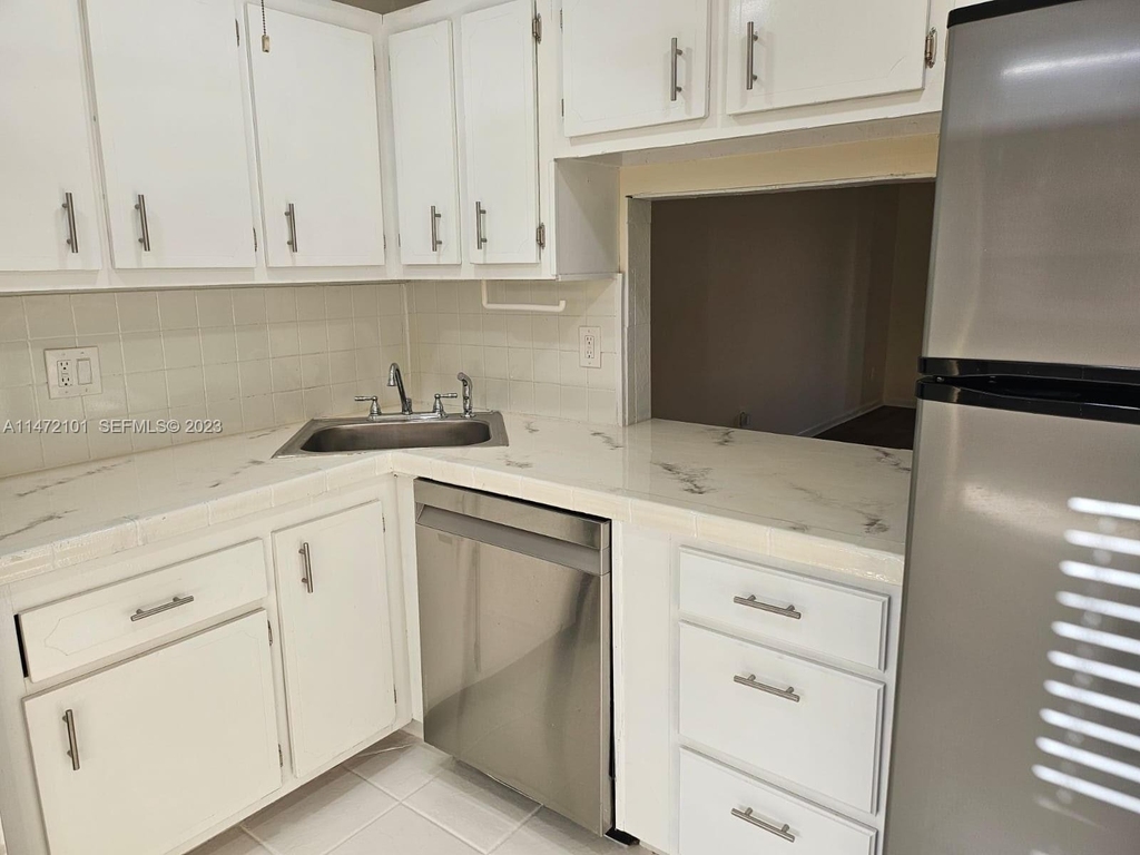 5940 Nw 64th Avenue - Photo 4