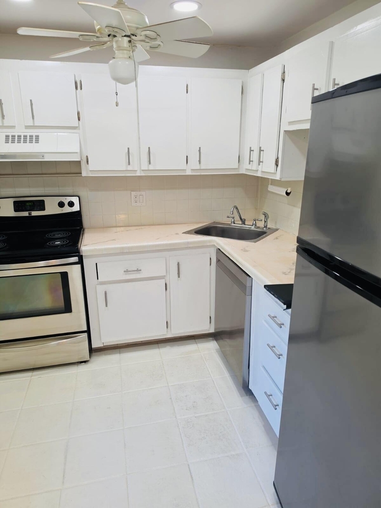 5940 Nw 64th Avenue - Photo 17
