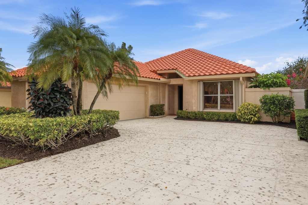 2735 Sw Mariposa Circle - Photo 1