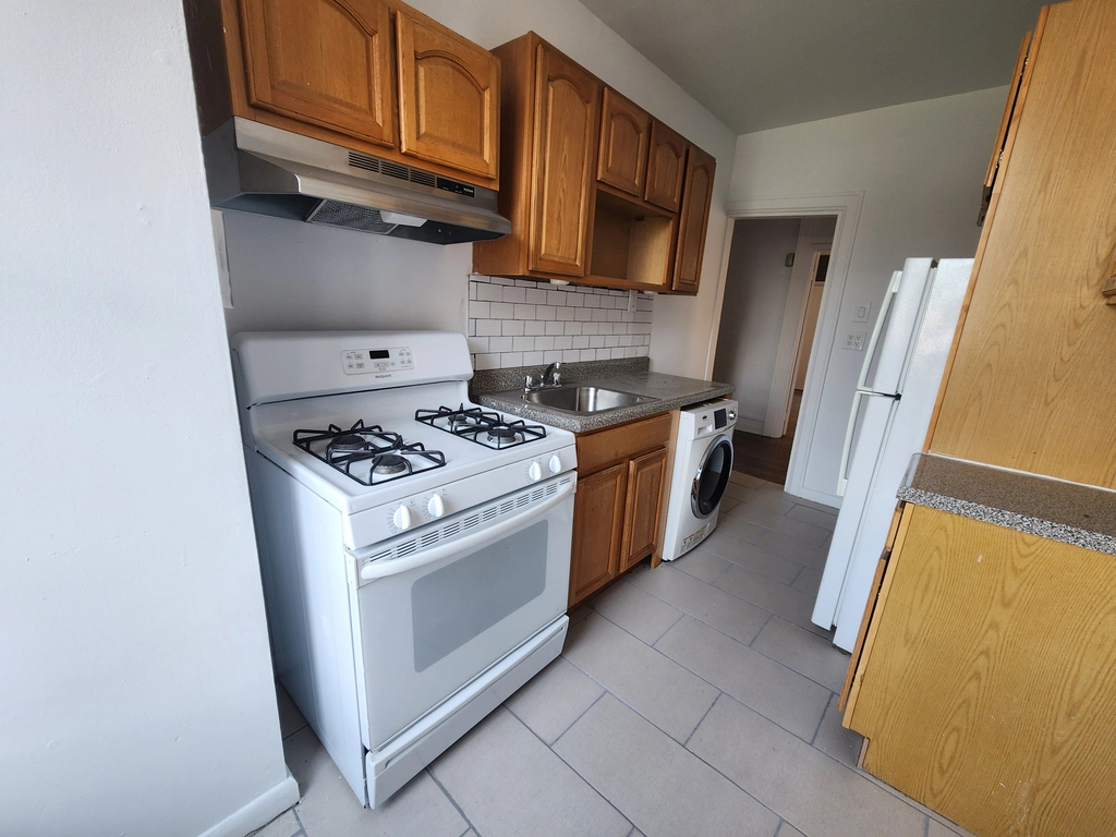 660 West 180th Street - Photo 7