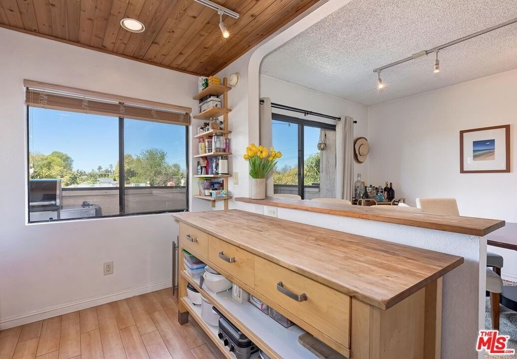 5805 Whitsett Avenue - Photo 7
