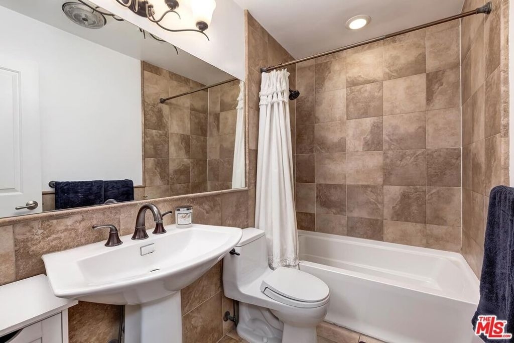 5805 Whitsett Avenue - Photo 11