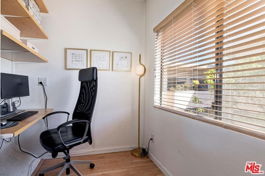 5805 Whitsett Avenue - Photo 3