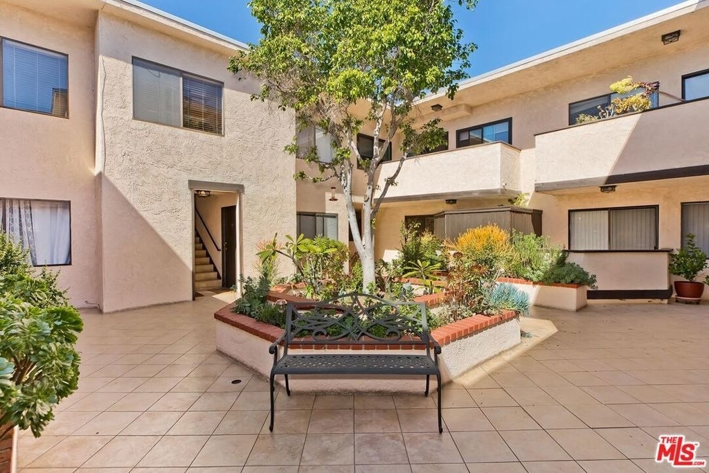 5805 Whitsett Avenue - Photo 14
