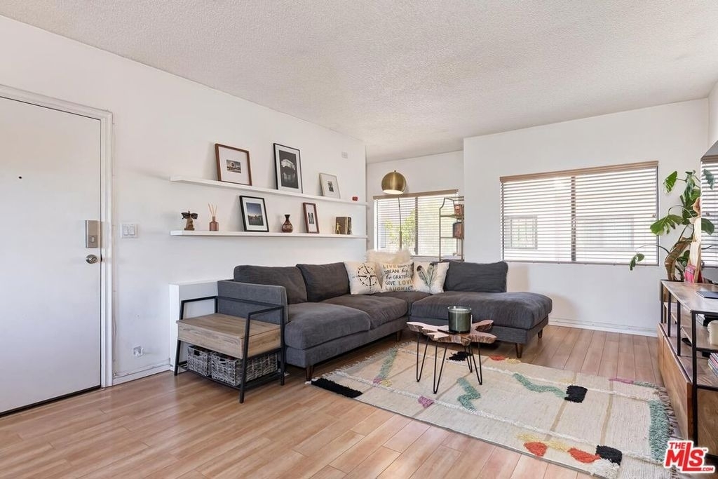 5805 Whitsett Avenue - Photo 2