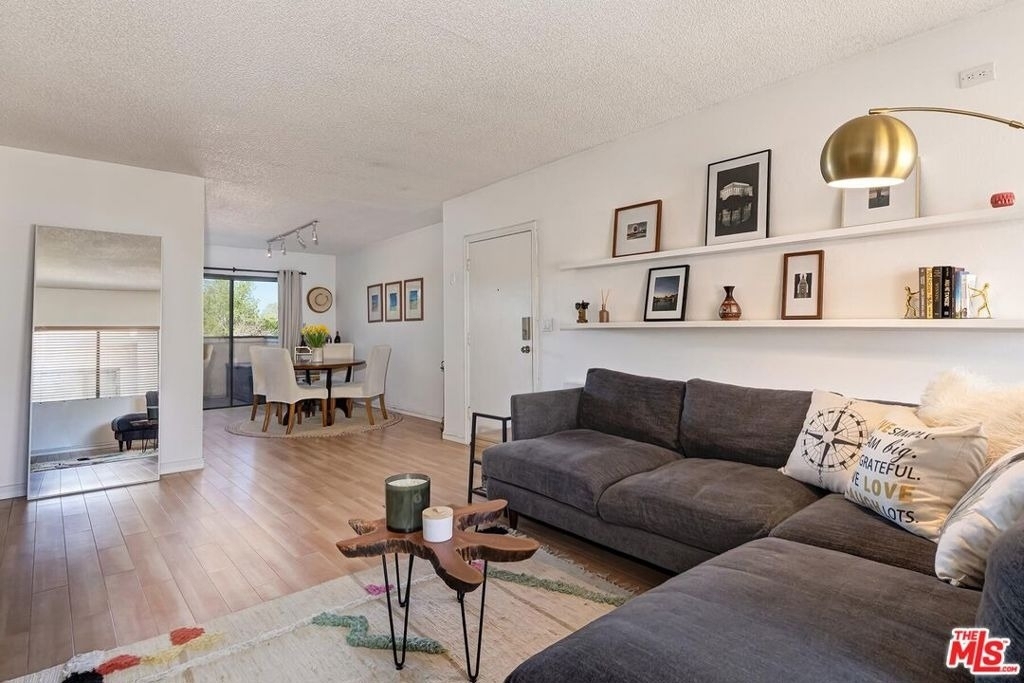 5805 Whitsett Avenue - Photo 4