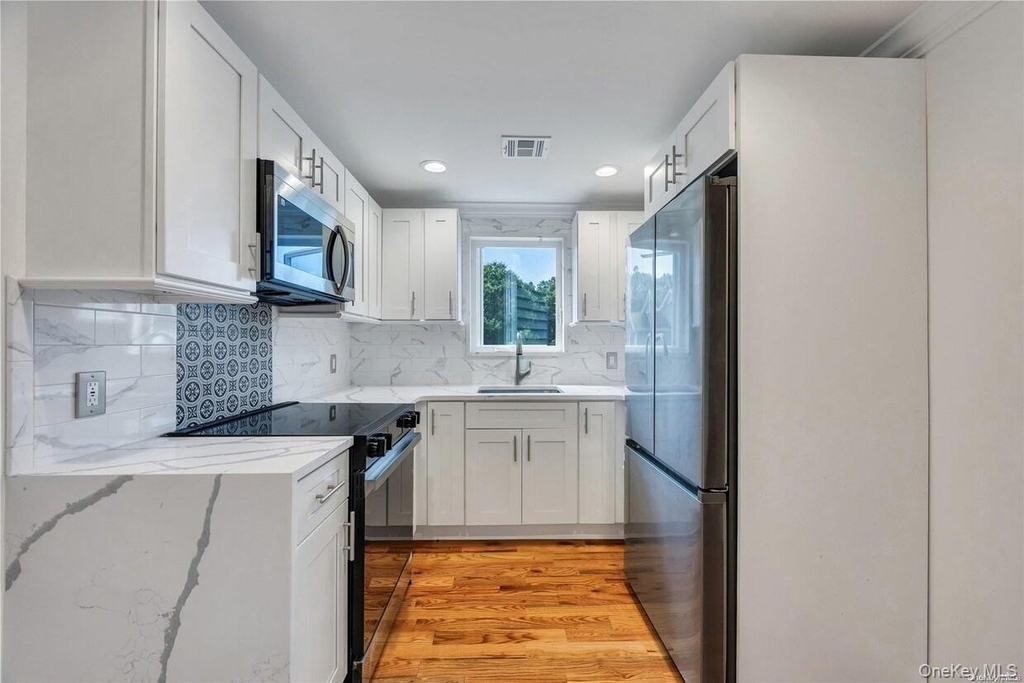 177 Waverly Avenue - Photo 9
