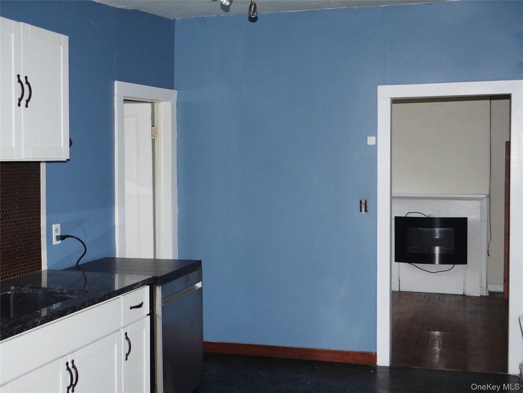 19 Main Street - Photo 5