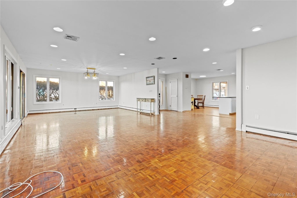 115 Maryland Avenue - Photo 3