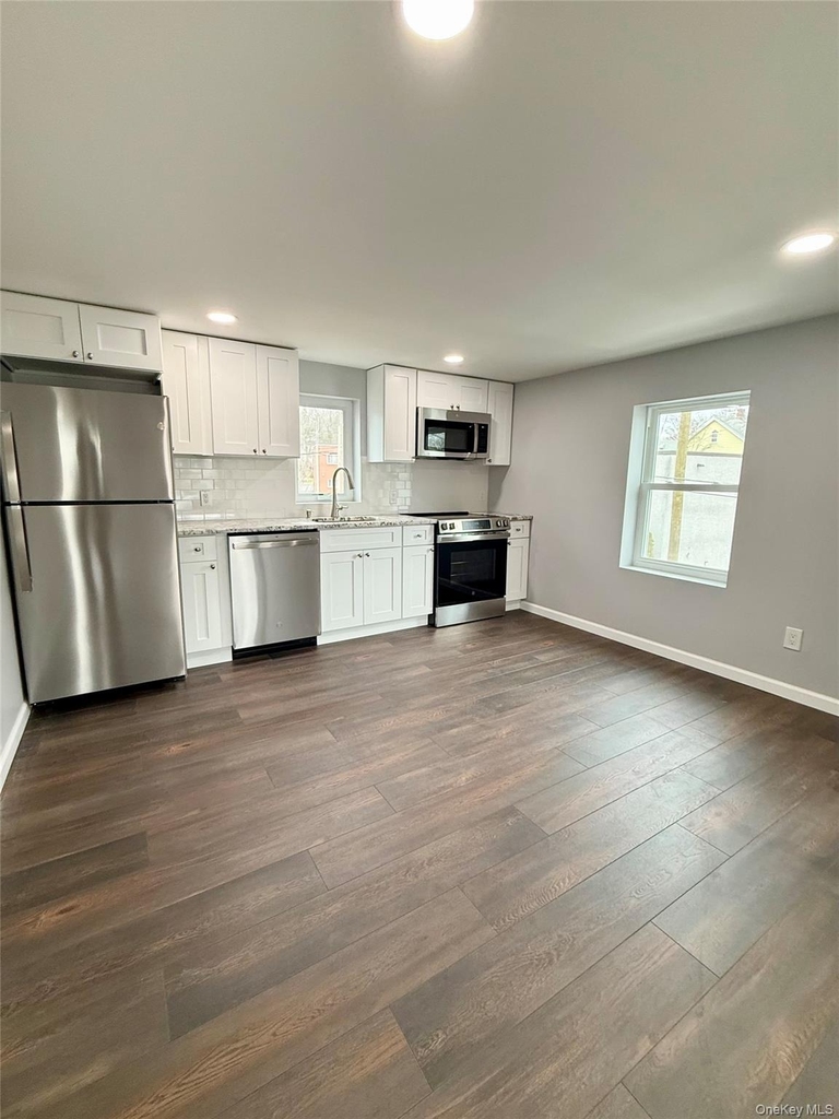 19 Lee Avenue - Photo 2