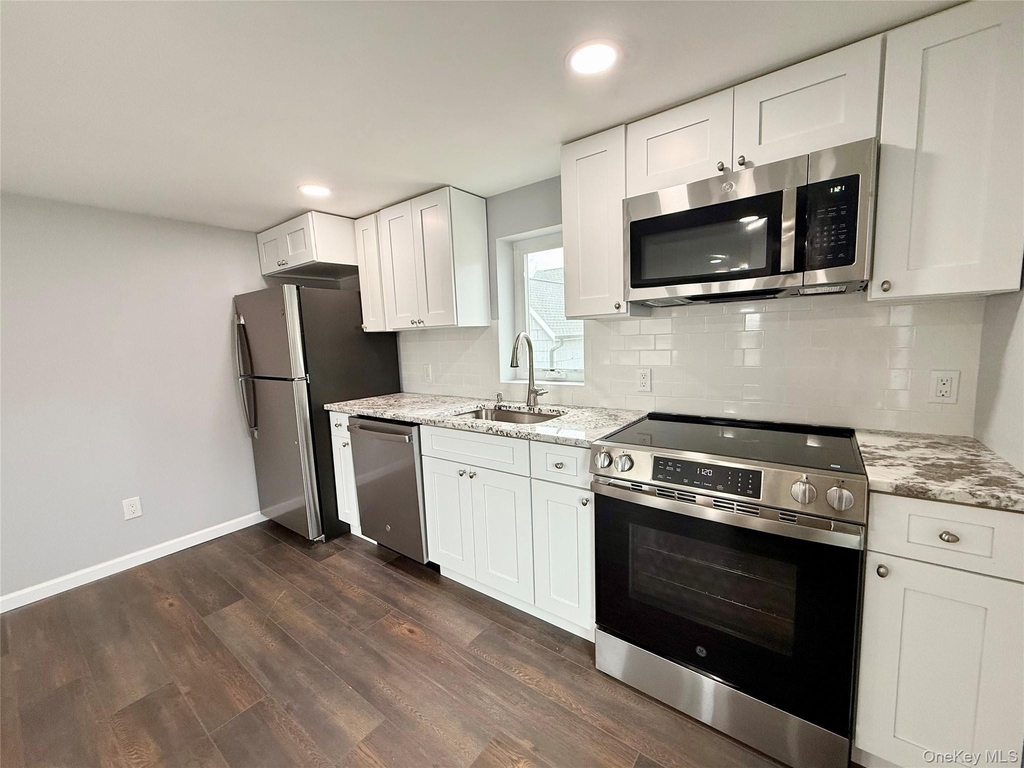 19 Lee Avenue - Photo 0