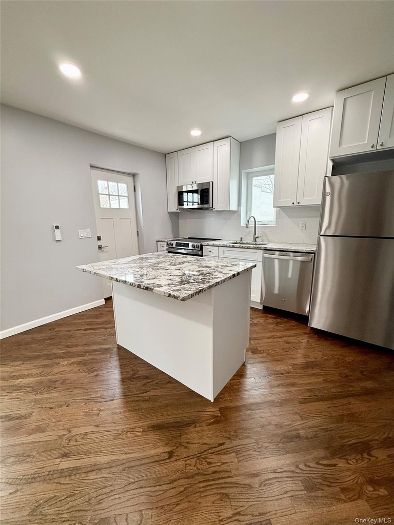 19 Lee Avenue - Photo 0