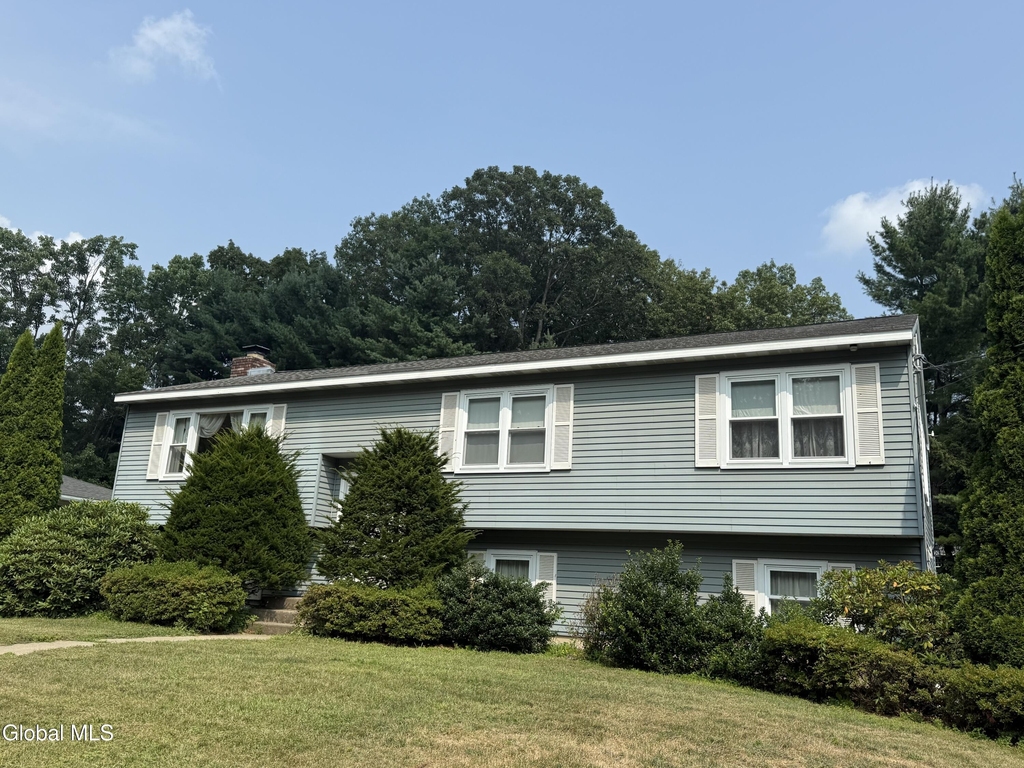 12 Lakewood Drive - Photo 0