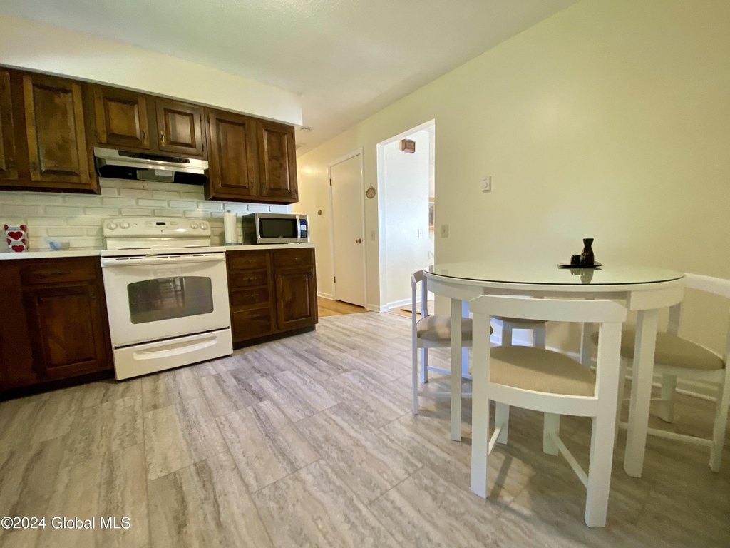 12 Lakewood Drive - Photo 5