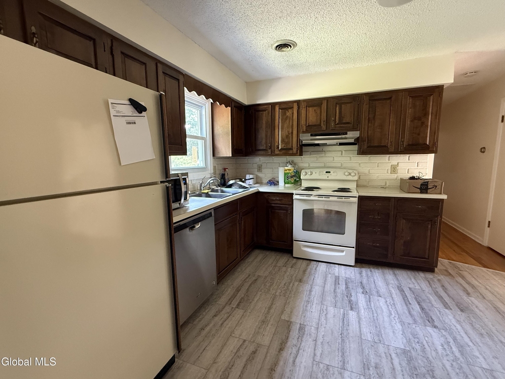 12 Lakewood Drive - Photo 6